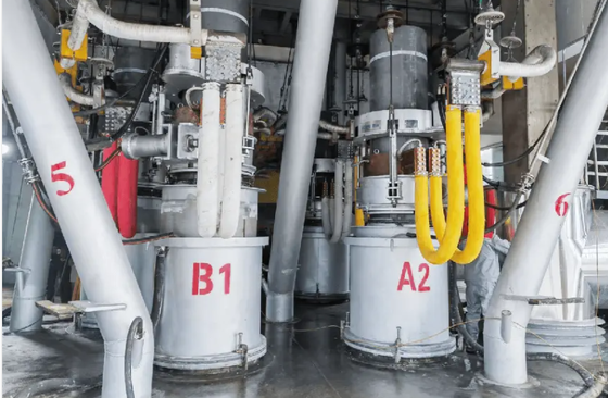 Yellow phosphorus smelting furnace